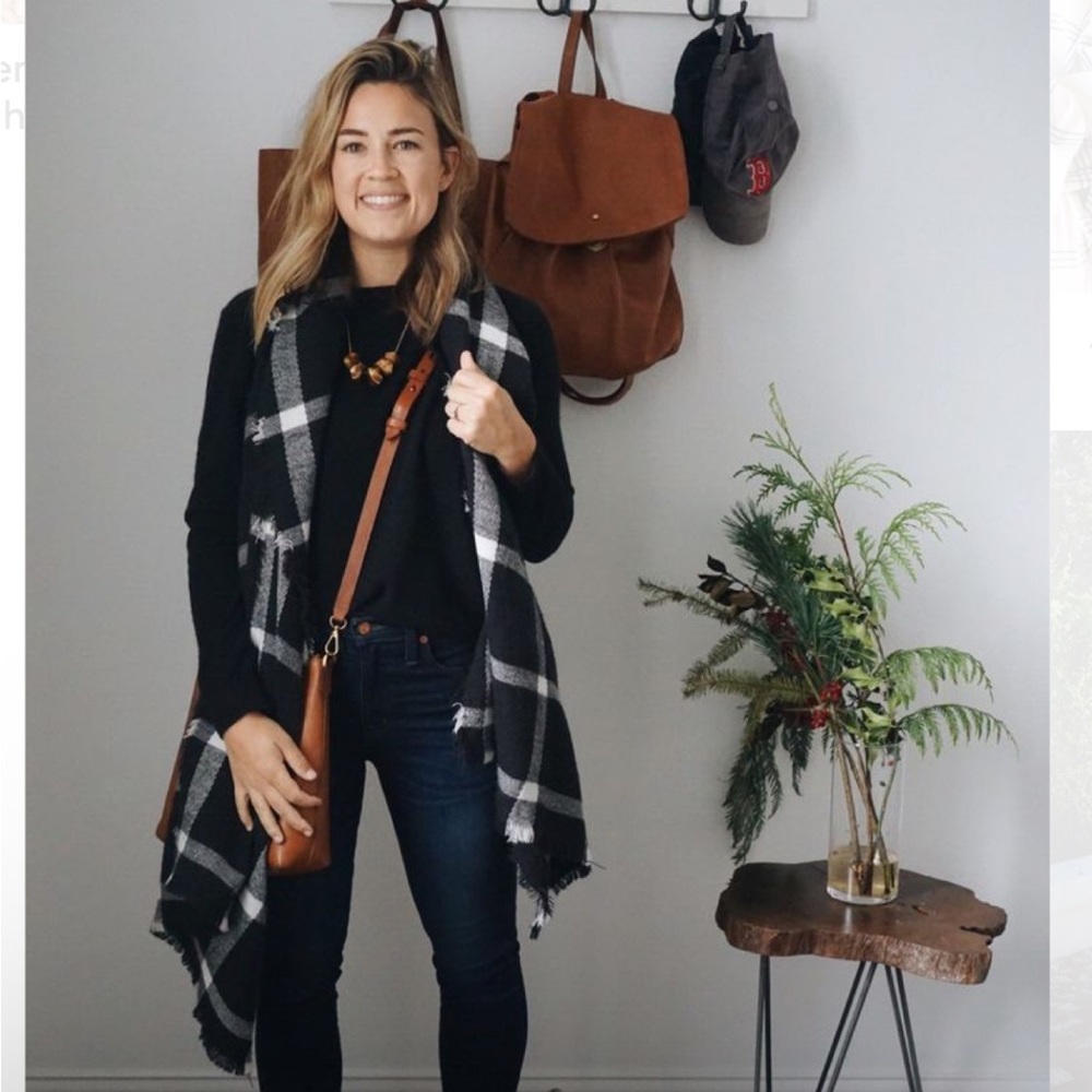 Old Navy Blanket Scarf Plaid Black & White